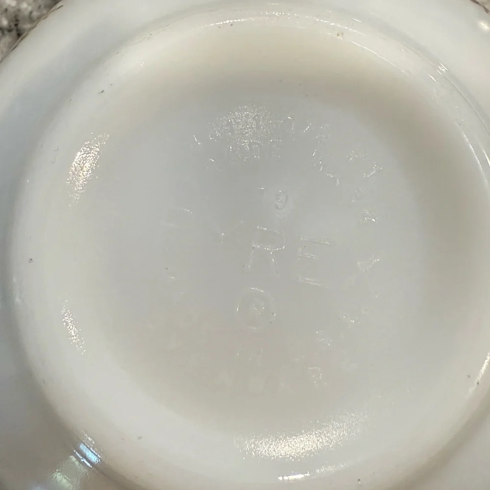 Pyrex Vintage Early American Cinderella mixing bowl #441